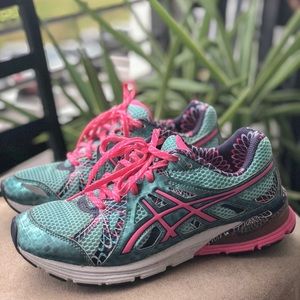 ASICS GEL WOMENS SIZE 7 - 24 CM
